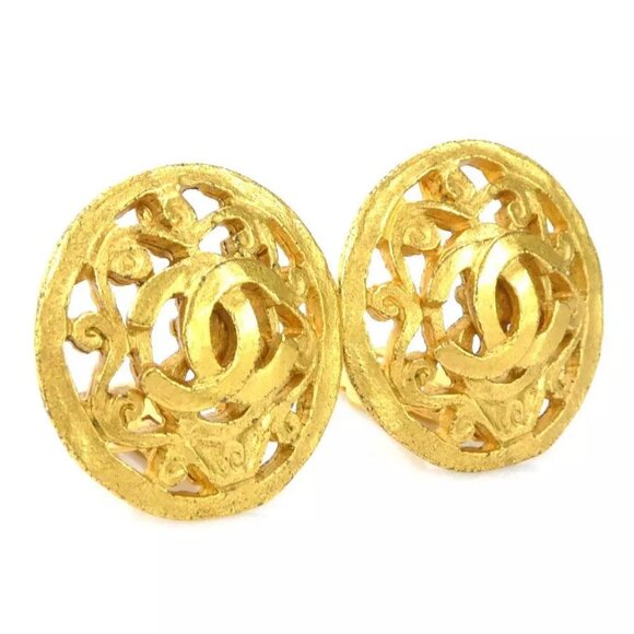Auth CHANEL Vintage CC Logo Clip on Earrings Gold Metal - e59966a - Picture 2 of 8